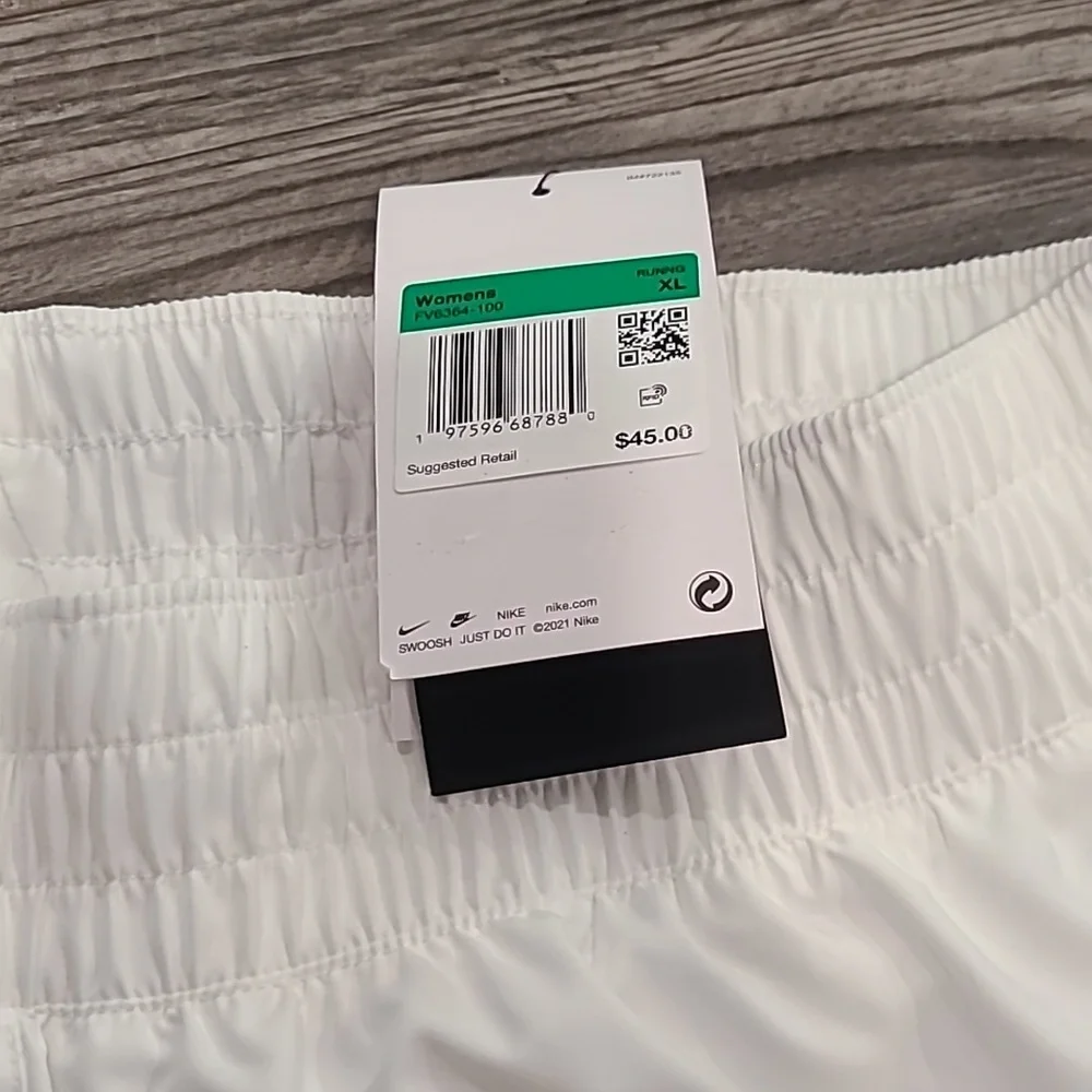 Nike OneWomen's Dri-FIT Mid-Rise Brief-Lined Graphic Shorts Size XL